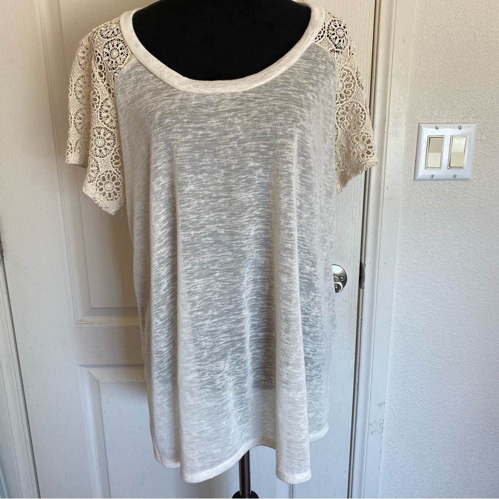 Torrid SZ 18/20 Cream Lace Sleeve Women's Sheer Sweater Swing Top